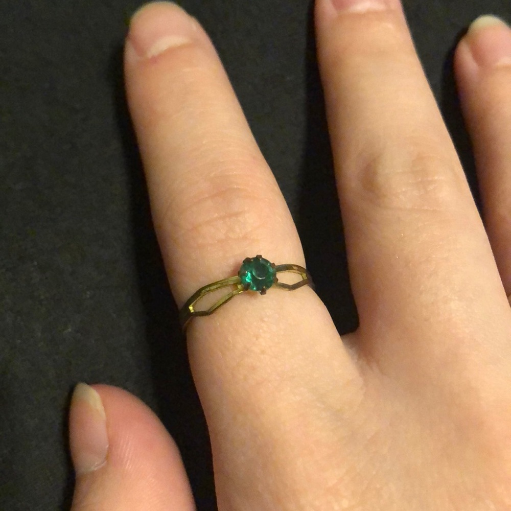 ‼️PRICE DROP‼️ Gold green rhinestone ring